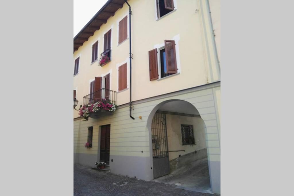 Ex Ostu Impero: Vino, Tartufo Ed Ospitalita Apartment La Morra Luaran gambar